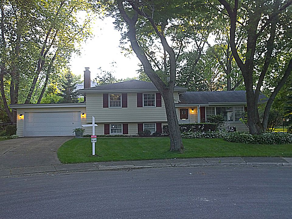 1st image of 221 Sandalwood Dr