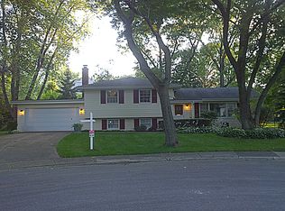 221 Sandalwood Dr, Naperville, IL