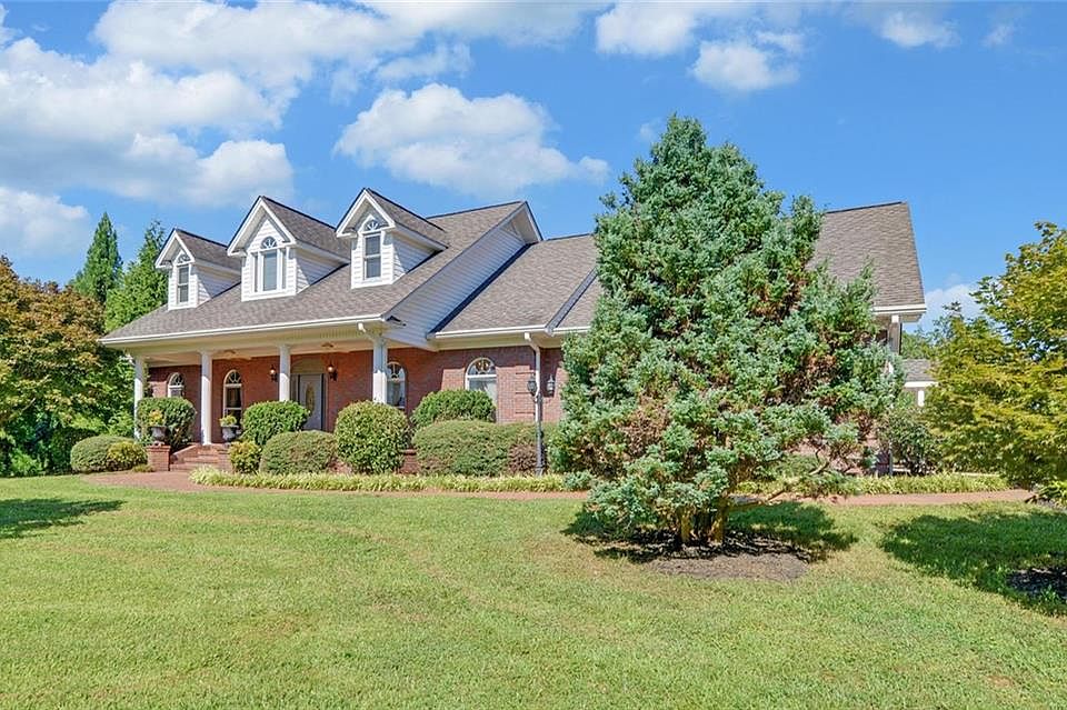 1st image of 221 Honey Creeper Ln