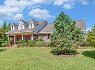 221 Honey Creeper Ln, Cleveland, GA 30528