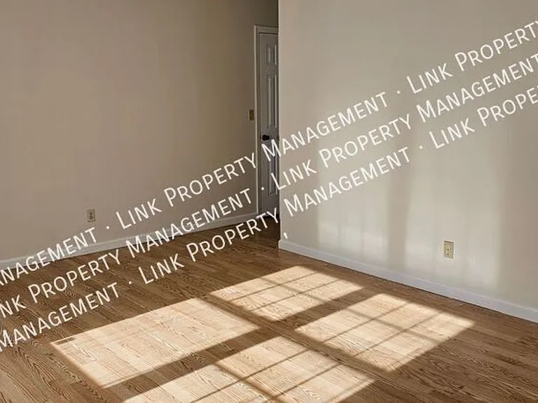 9328 Berkshire Cir — Photo 30