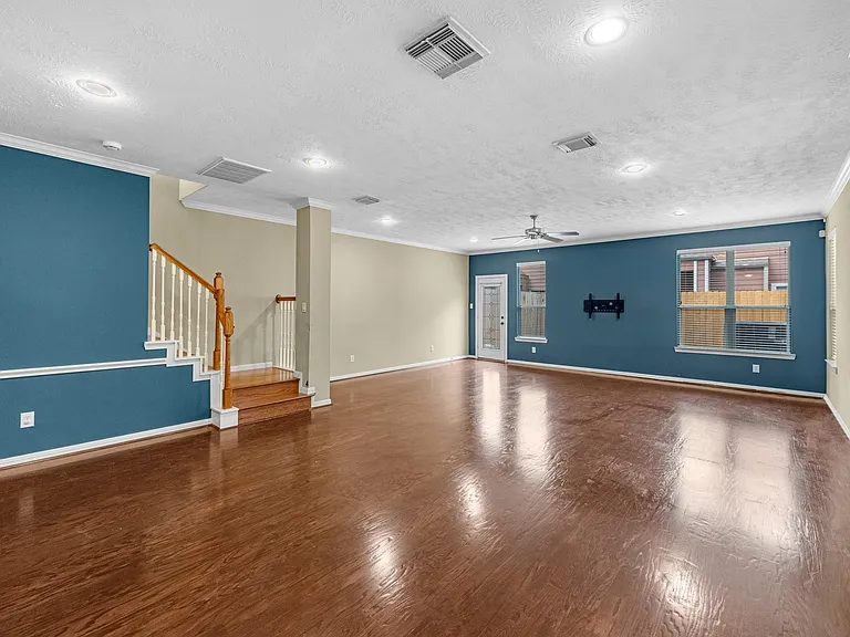 5228 Larkin St — Photo 10