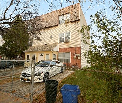 2nd image of 500 Pugsley Ave