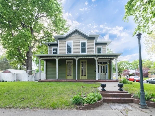 715 N 4th St, Pekin, IL 61554