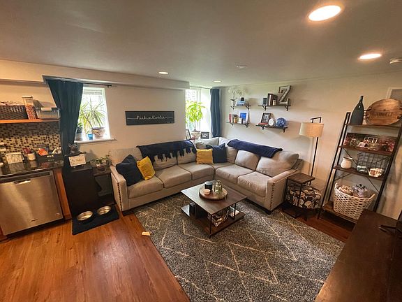 3rd image of 512 Hollow Rd #4