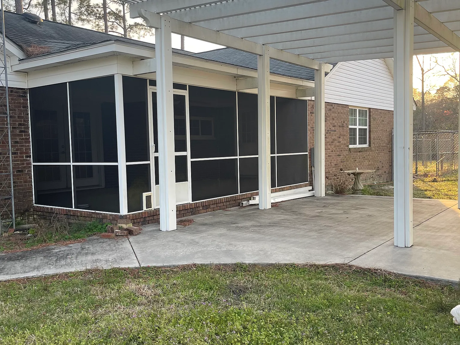 4 bed, 2.5 bath, 2300 sqft, $2,100 — Photo 2