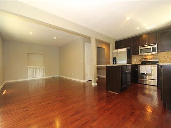 3rd image of 3707 Saybrook Ave
