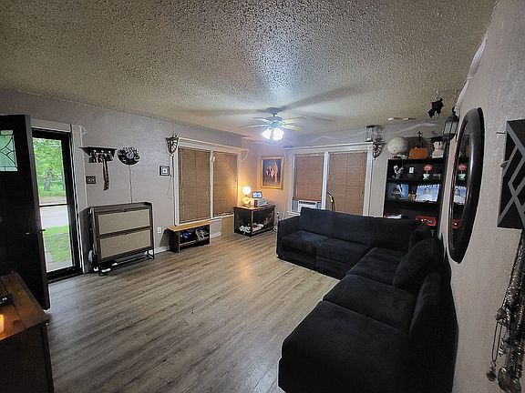 Front/Living Room