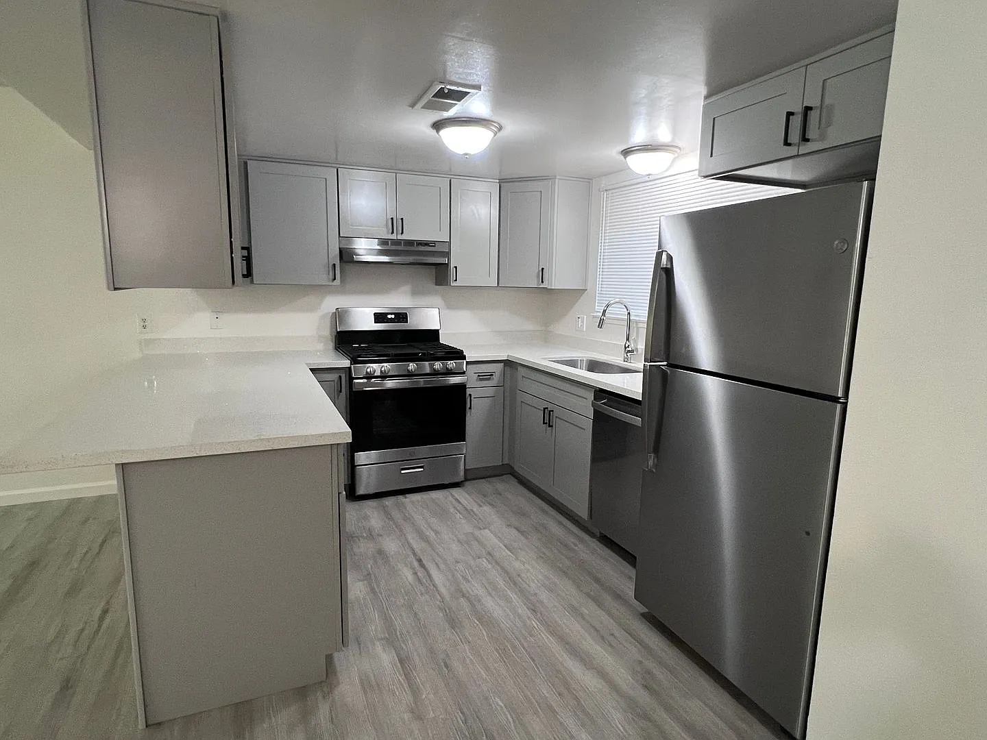 209-211 Sharon Way — Photo 4
