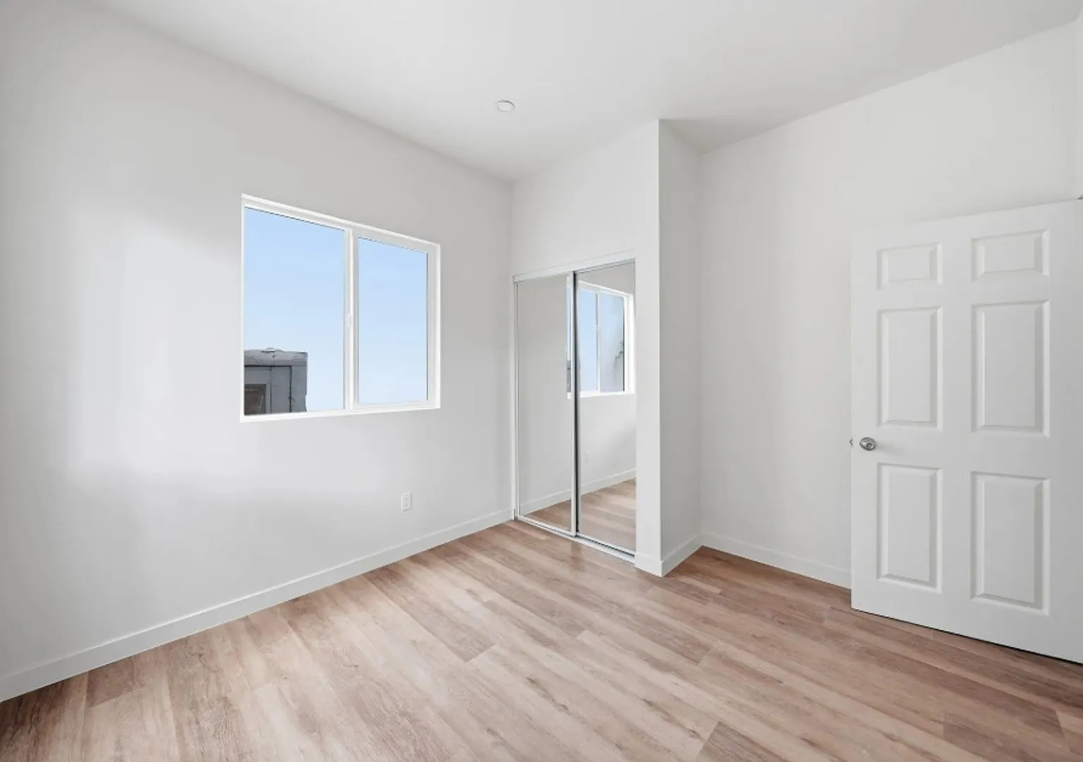 Koreatown Apartments — Photo 4