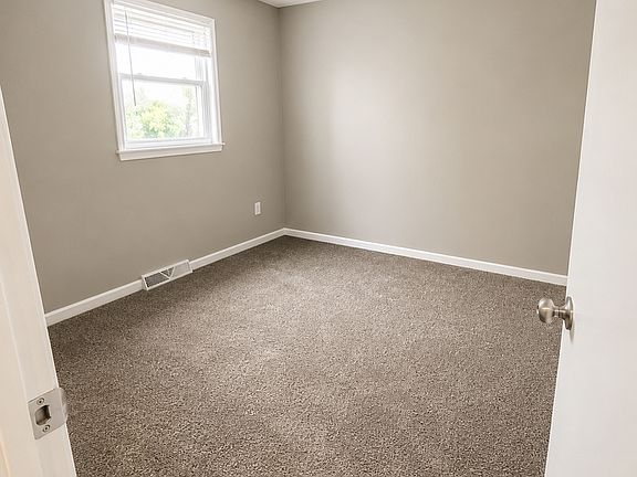 3rd image of 116 Arrowhead Dr #7