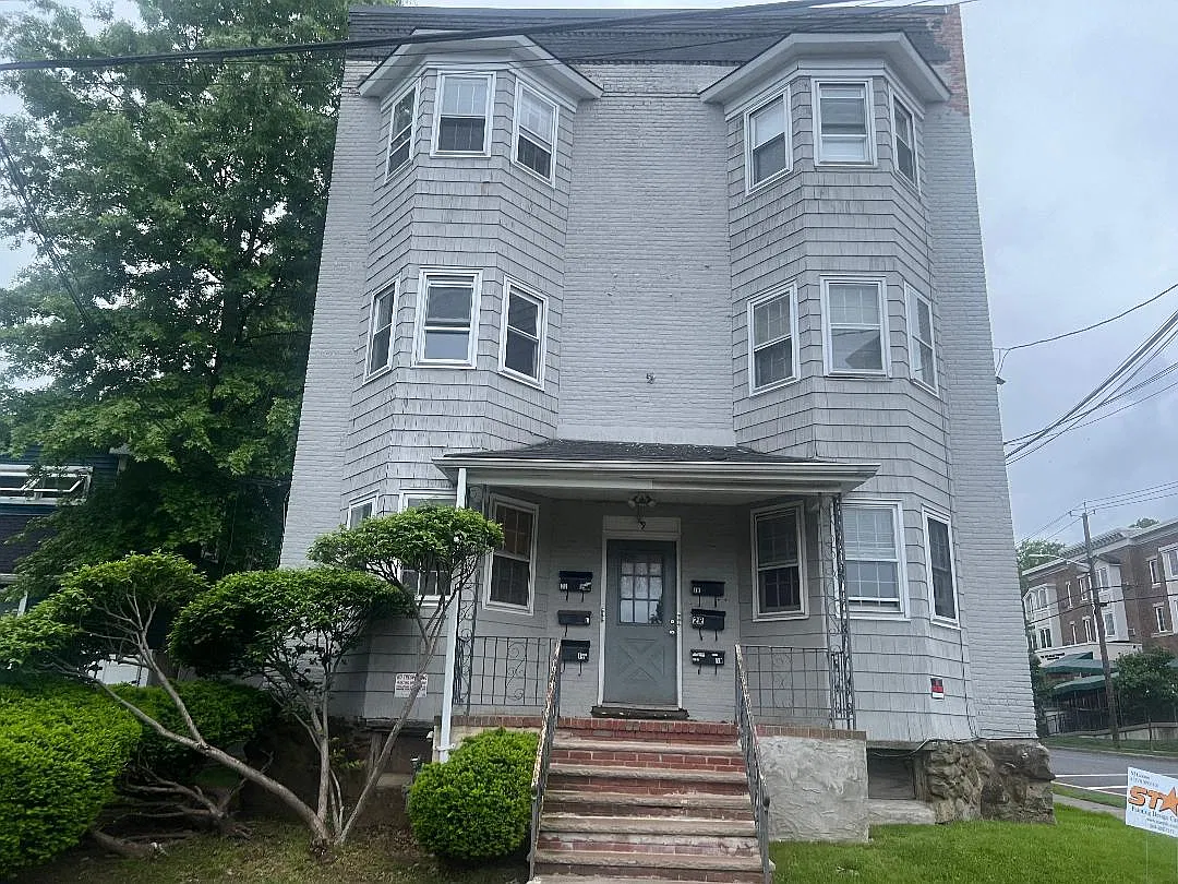 9 Cedar St — Photo 2