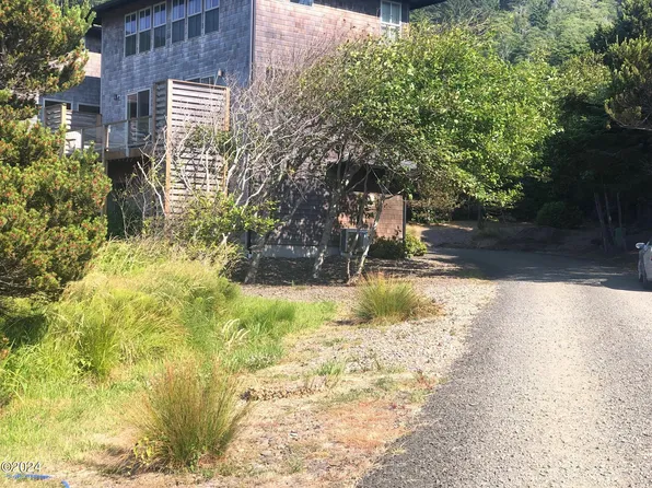 T/l 3600 Village Ln, Yachats, OR 97498