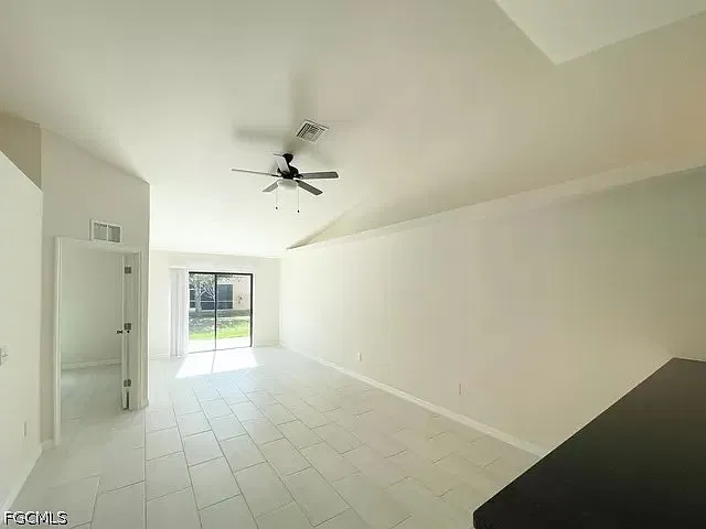 3 bed, 2.0 bath, 1100 sqft, $1,700 — Photo 3