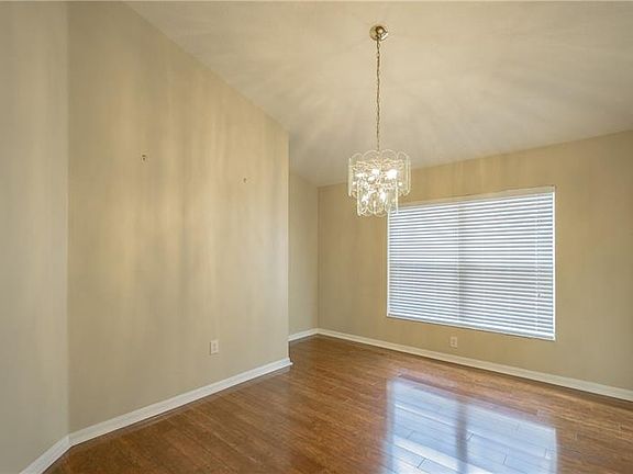 3rd image of 632 Somerstone Dr
