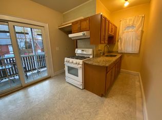 202 Baker St #1R, West Roxbury, MA 02132