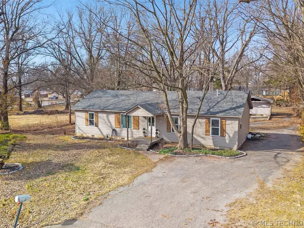1625 East Dr, Bartlesville, OK 74006