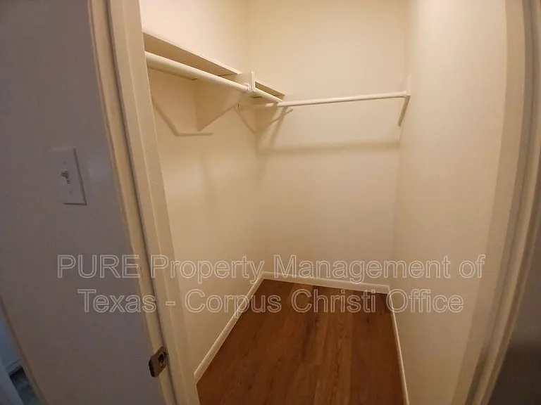2725 Allencrest Dr — Photo 17