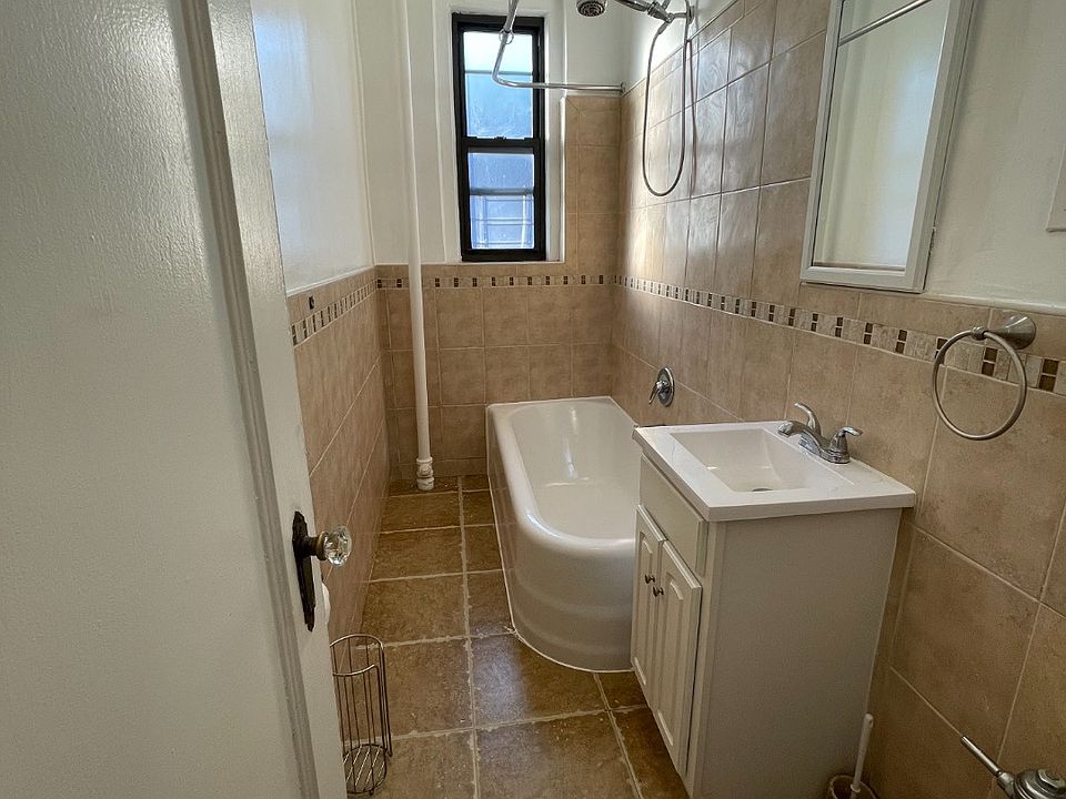 1st image of 2020 E 41st St Floor 3E-3