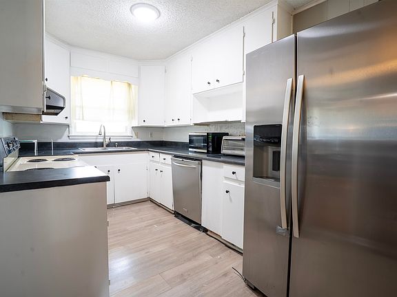 4th image of 204 W Edison Ave