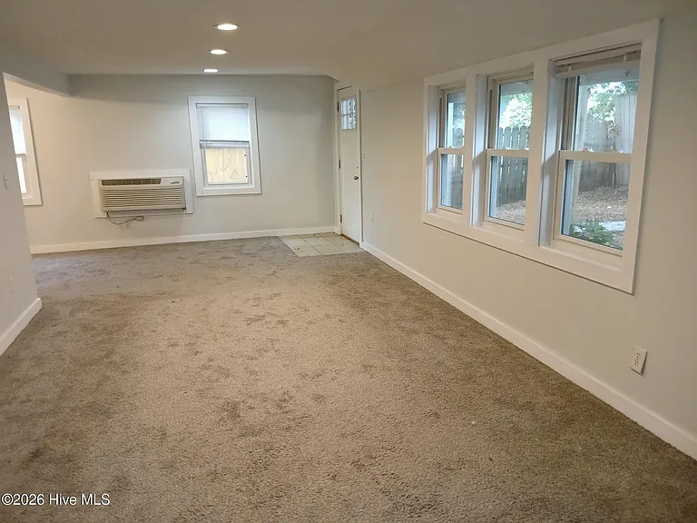 2204 Princess Place Dr #B — Photo 6