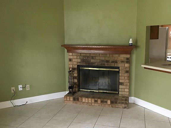 3rd image of 337 Whetherbine Way E