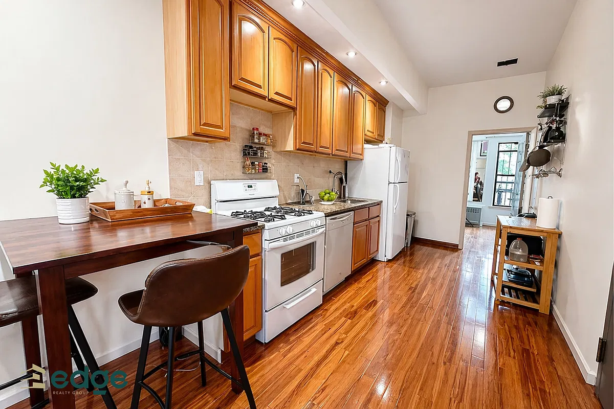 Building Photo - 238 Troutman St #2R