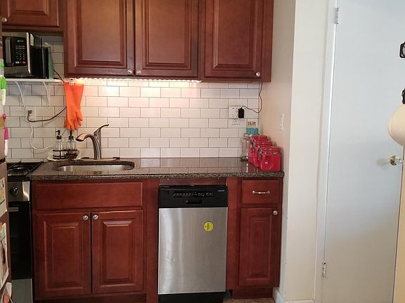 4th image of 634 E Broadway APT 1