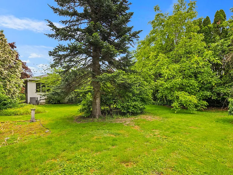 295 NE Alder St — Photo 35