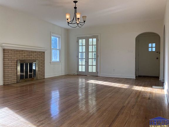 3rd image of 2610 Park St