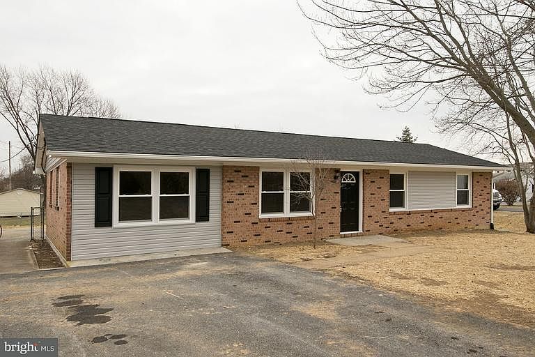 1st image of 115 Meadowbrook Dr