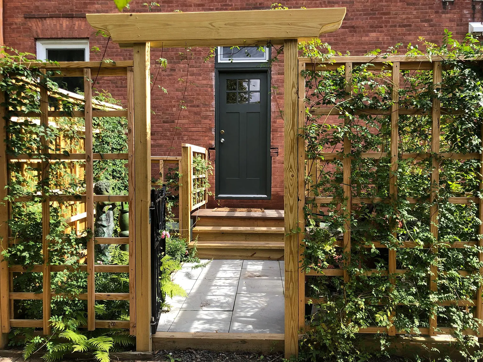 72 Union Ave — Photo 1