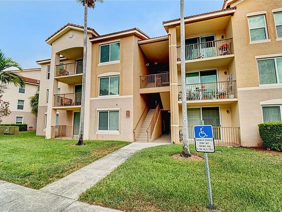 3rd image of 703 Villa Circle #703