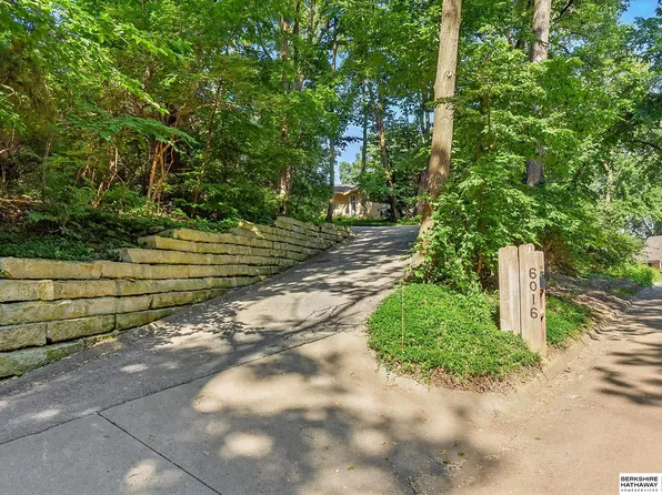 6016 Country Club Oaks Pl, Omaha, NE 68152