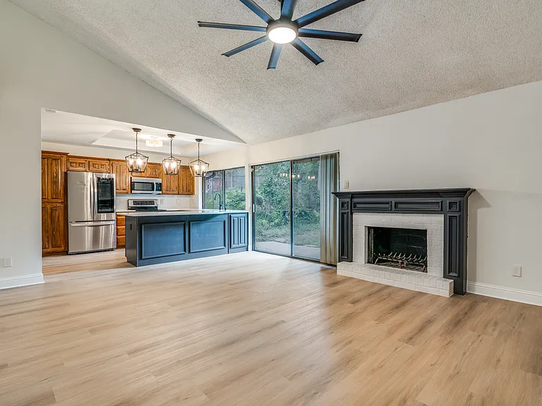 1107 Terrace Trl — Photo 3