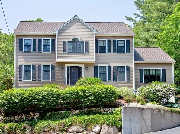 9 Eastmount Rd, Medfield, MA 02052