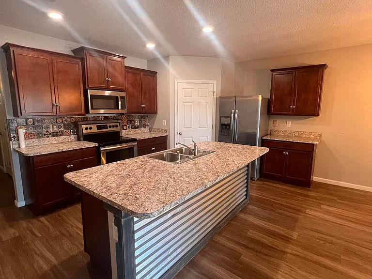 309 Cactus St SE — Photo 4