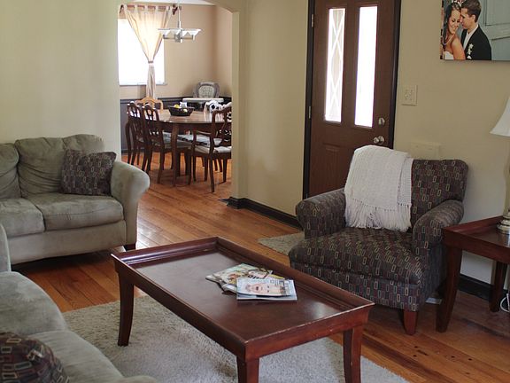 2nd image of 3215 Ashwood Dr
