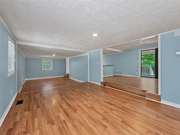 3542 Shoreland Dr — Photo 9