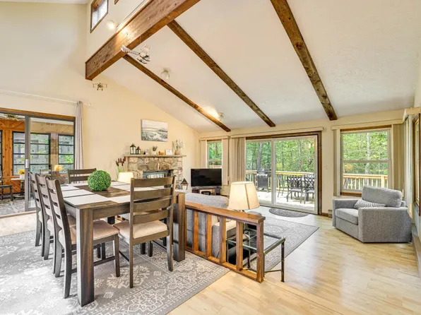 87 Livingston Ln, Gouldsboro, PA 18424