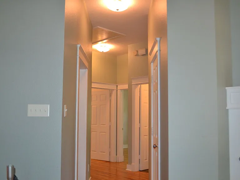 709 Roberts St — Photo 8