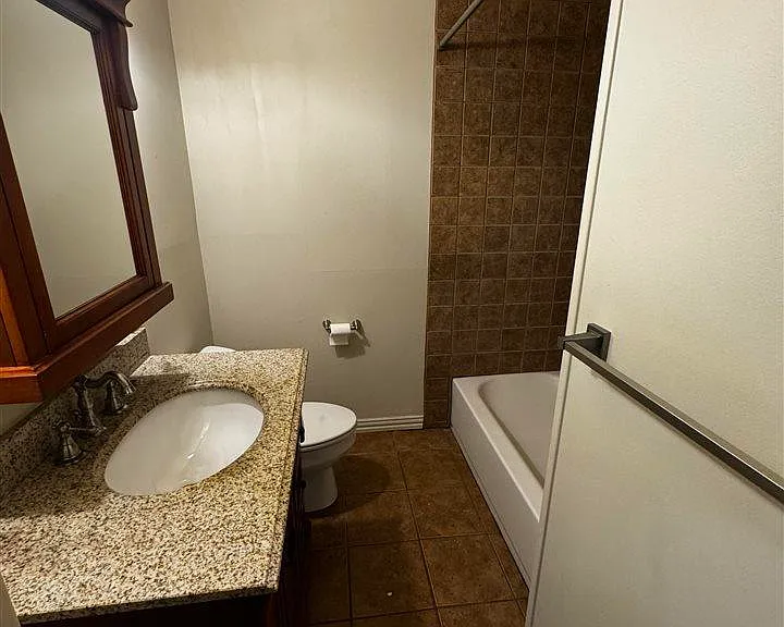 408 E Gilbert St — Photo 11