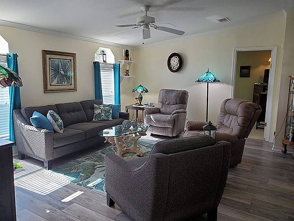 5th image of 20 Ashbury Ln