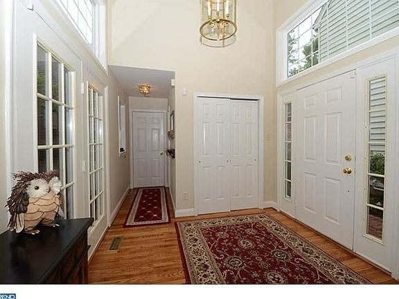 4th image of 15 Fenwyck Cir