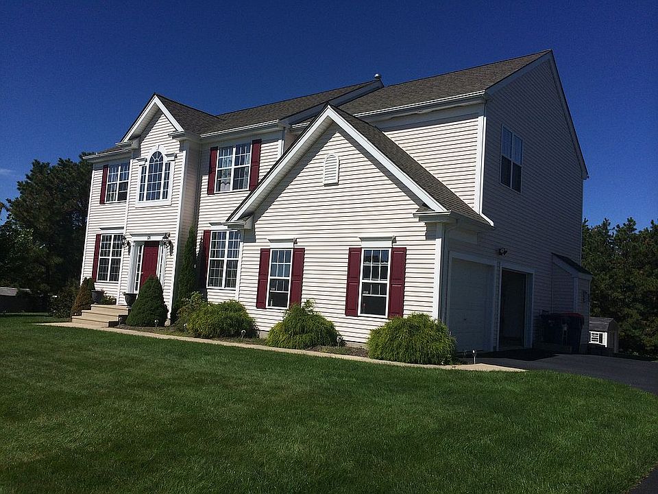 2nd image of 528 Raymond Rd