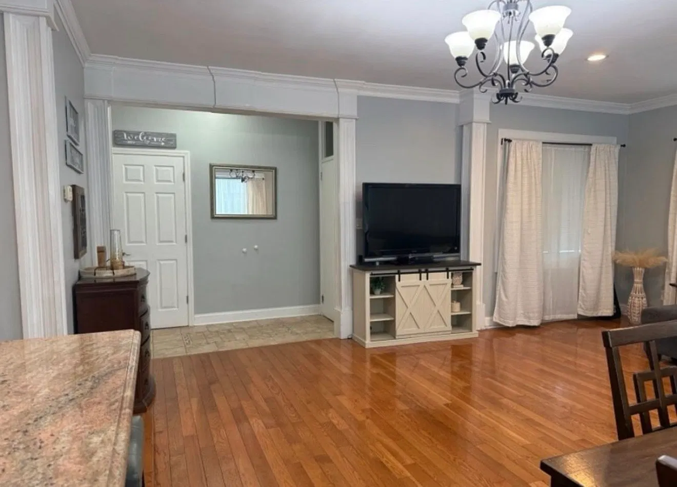 3 bed, 2014 sqft, $3,600 — Photo 3