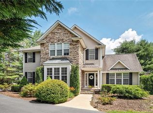 409 Oak Tree Ln, FLETCHER, NC 28732