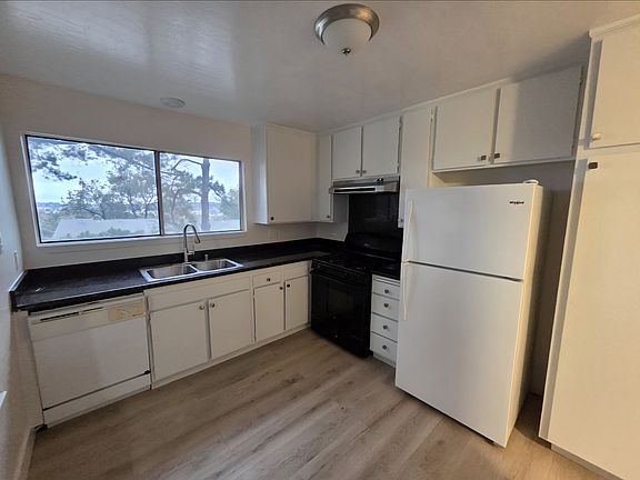 2nd image of 355 Parkview Ter APT G4