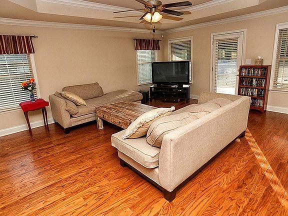 3rd image of 138 Lazy Oak Dr