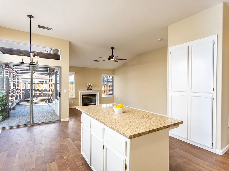 1040 Dellwood Ct — Photo 30